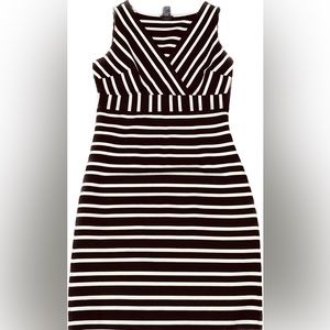 Ann Taylor Black and White sleeveless V-neck Dress Size S